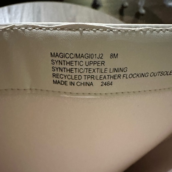 Cool planet Creme colored Steve Madden platform boots. New with tags - Picture 3 of 3